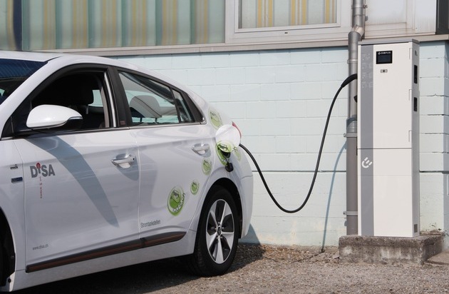 Compleo Charging Solutions AG: Compleo verstärkt Vertrieb in der Schweiz