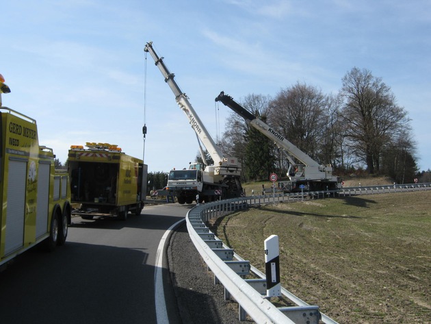 POL-WL: LKW-Unfall im Buchholzer Dreieck (A 261)