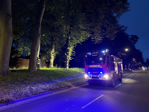 FW-AUR: Ausbreitung von PKW-Brand abgewendet