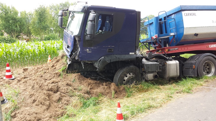 POL-HM: Schwerer Verkehrsunfall - Pkw-Fahrerin lebensgefährlich verletzt - Bundesstraße 1 stundenlang voll gesperrt