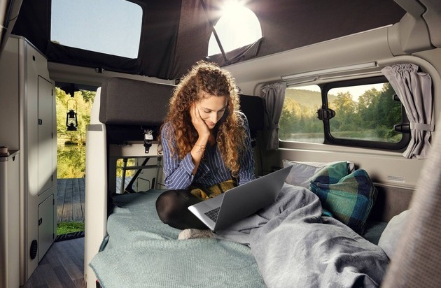 Ford-Werke GmbH: Internet für unterwegs: Ford Transit Custom Nugget jetzt mit WLAN-Hotspot (FOTO)