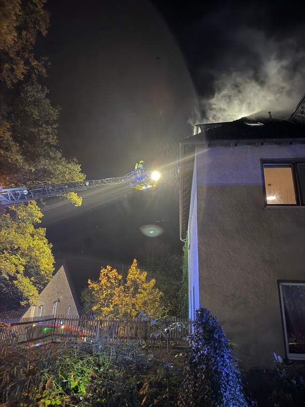 FW-DT: Feuer 3 Zimmerbrand im Mehrfamilienhaus