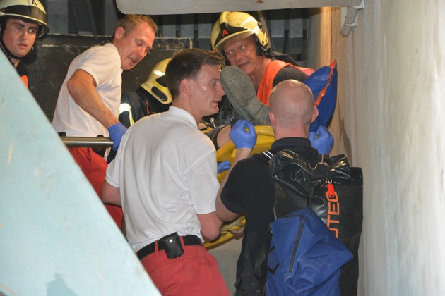 FW-MH: Schweißtreibende Rettungsaktion im Inneren der Ruhrtalbrücke.