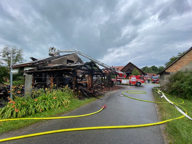 LRA-Ravensburg: Brand eines Einfamilienhauses in Waldburg/Edensbach
