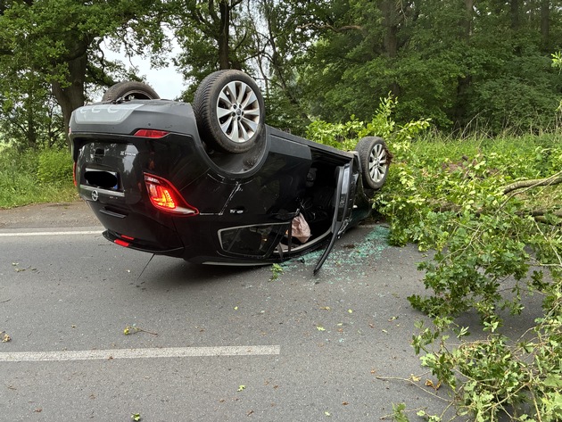 POL-CUX: Verkehrsunfall mit leicht verletztem Fahrzeugführer