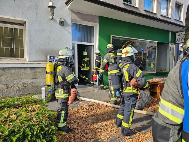 FW-AR: Feuerwehreinsatz auf der Rumbecker Straße - Entwarnung nach starker Verrauchung