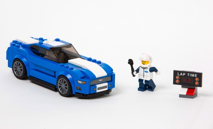 Ford-Werke GmbH: Traumautos für Groß und Klein: Ford Mustang und F-150 Raptor starten als LEGO "Speed Champions" (FOTO)