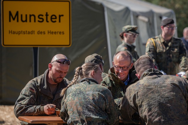 Bundeskanzler besucht Lehr- und Versuchs&uuml;bung des Heeres