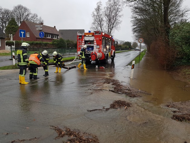 FW-Schermbeck: Wasserschaden auf der Dorstener Straße