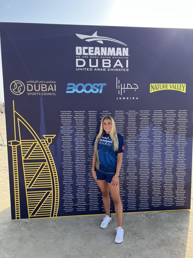Triumph in der Altersklasse 20-29 Jahre beim Oceanman in Dubai / Ausnahmeathletin Nathalie Pohl schnellste Frau in 02:38:22 Stunden