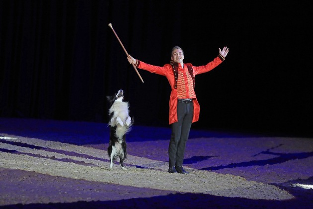 DOGLIVE-Gala 2024: TV-bekannte Hundestars und Bühnenabschied von Supertalent-Siegerhund Falco