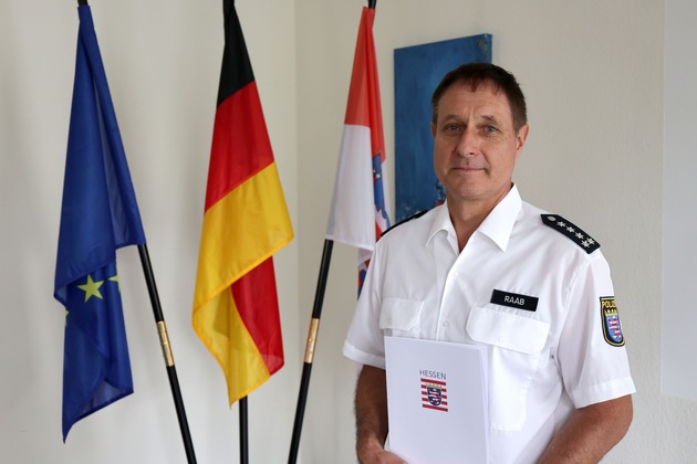 POL-OH: &quot;Fulda 3/13 meldet sich ab&quot;: EPHK Elmar Raab nach 14 Jahren Polizeiführer vom Dienst in den Ruhestand verabschiedet