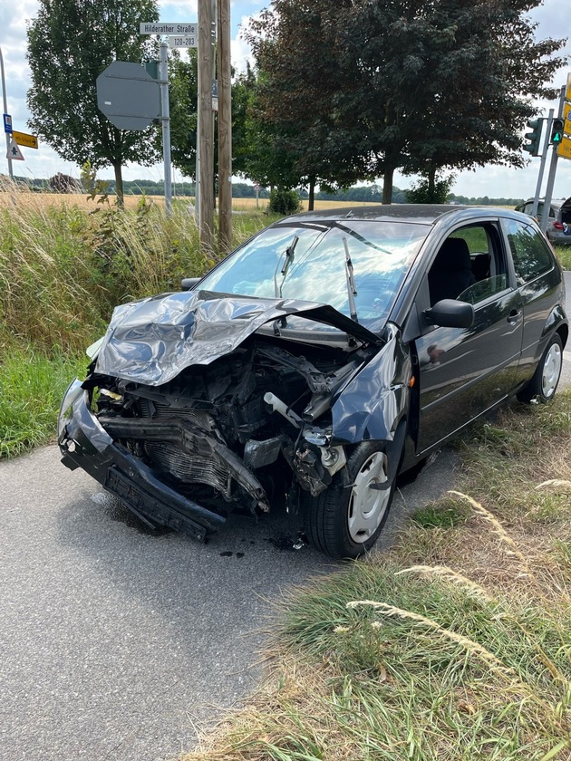 POL-MG: Rotlicht missachtet - Verkehrsunfall mit einer Schwerverletzten