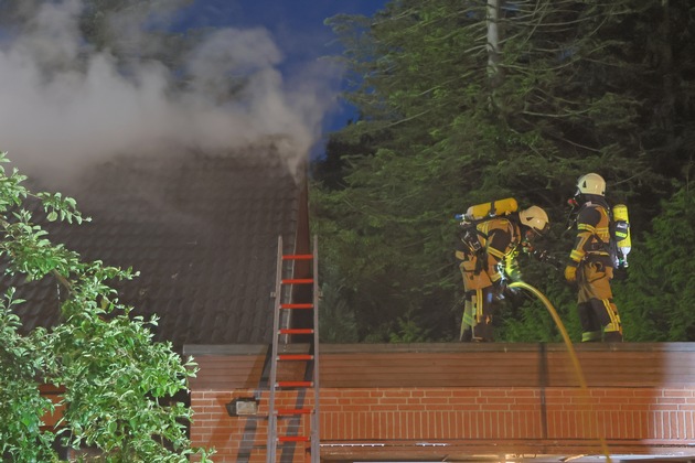FW-SE: Dachstuhlbrand eines Einfamilienhauses in Ellerau