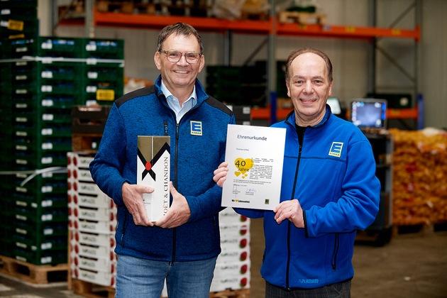 Presse-Information: Mitarbeiter für 40 Jahre Betriebszugehörigkeit geehrt