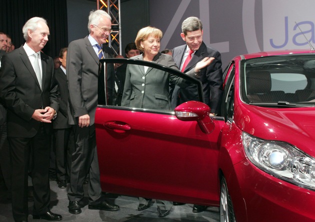 Bundeskanzlerin Dr. Angela Merkel zu Gast im Designcenter von Ford in Köln