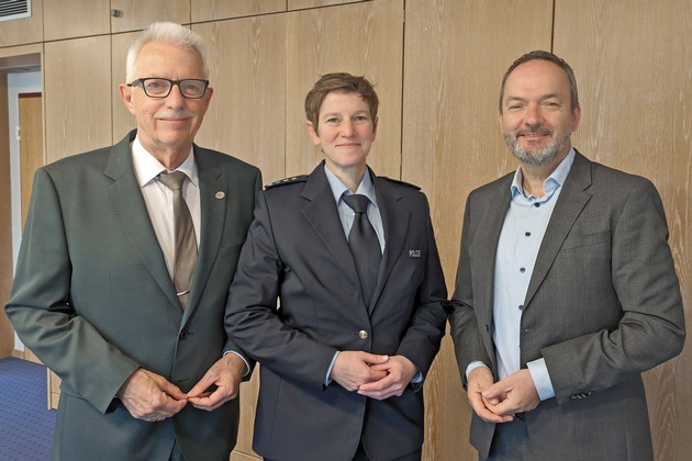POL-ME: Empfang beim Bürgermeister: Patricia Aillaud wird neue Wachleiterin in Hilden - Hilden - 2405015