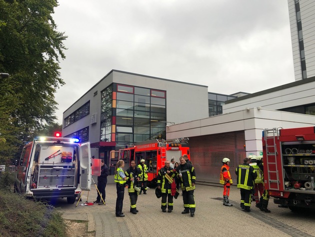 FW-GL: Feuer in Patientenzimmer des Marienkrankenhauses in der Stadtmitte von Bergisch Gladbach