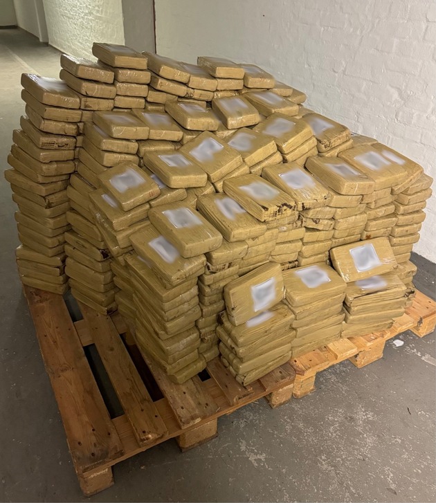 POL-F: 240201 - 0113 Frankfurt am Main / Hamburg / Leverkusen: Beschlagnahmung von über 500 Kilogramm Kokain