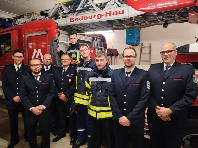 FW-KLE: Freiwillige Feuerwehr Bedburg-Hau bekommt Nachwuchs/ Mitglieder der Jugendfeuerwehr wechseln in die aktive Wehr