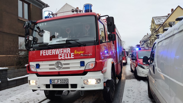 FW Celle: Kellerbrand und Rauchentwicklung - zwei Einsätze gleichzeitig am Vormittag in Celle - Ausgedehnter Kellerbrand bleibt zunächst unentdeckt
