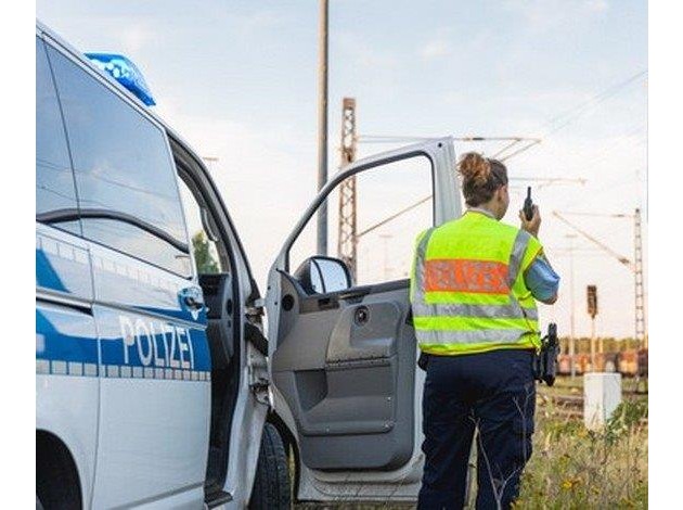 BPOL-KS: Gleisläufer sorgt für Zugverspätungen und Polizeieinsatz