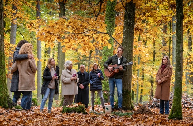 FriedWald GmbH: Weniger Drama, mehr Demokratie: Letzte Ruhe im Wald versöhnt mit eigener Sterblichkeit / Tiefenpsychologische rheingold-Studie zeigt stressreduzierende Wirkung vom Bestattungswald