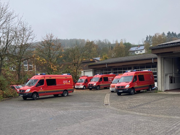 FW Beverungen: Erfolgreiche Übung &quot;Ü-Messen 2&quot; des Instituts der Feuerwehr im Kreis Höxter / Sondereinheit übt in Beverungen