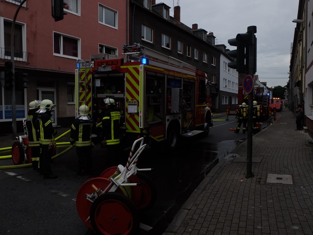 FW-GE: Einsatzreicher Freitag für die Feuerwehr Gelsenkirchen. Feuer in einer Dachgeschosswohnung, Kellerbrand und diverse Brandmeldealarme