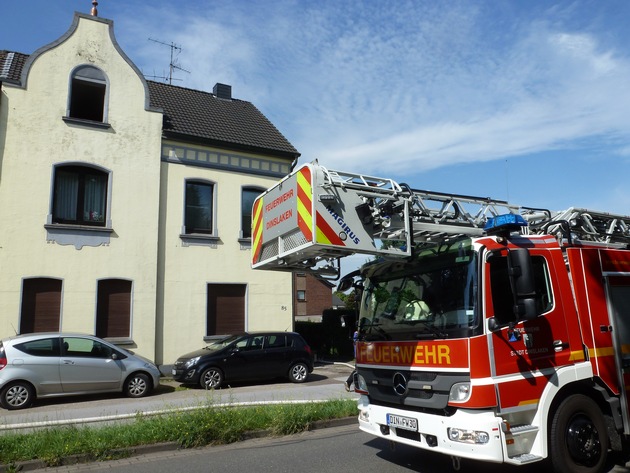 FW Dinslaken: Wohnungsbrand mit Personen in Gefahr