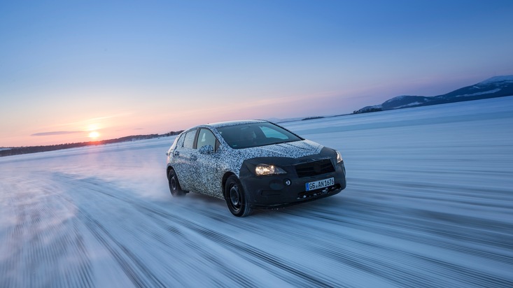 Opel Automobile GmbH: Neuer Opel Astra: Gut getarnt ist halb gewonnen (FOTO)