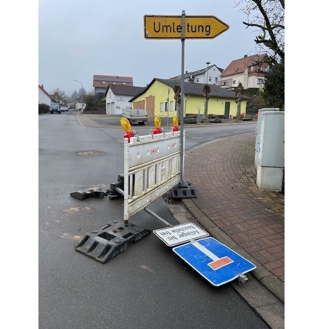 POL-PIKUS: Absperrung im Weg