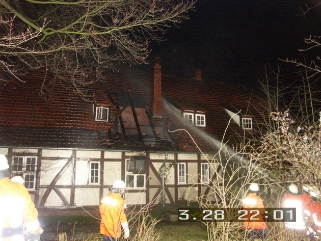 POL-NI: Brand eines Fachwerkhauses - Bilder im Download -