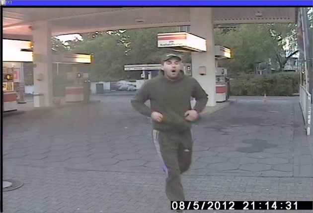 POL-D: Dienstag, 8. Mai 2012, 21.15 Uhr
Raub auf Tankstelle in Heerdt - Polizei sucht Zeugen und fahndet mit Bildern aus Überwachungskamera