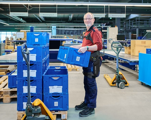 Support for the Logistics Sector: New Exoskeleton Offers Relief for the Back