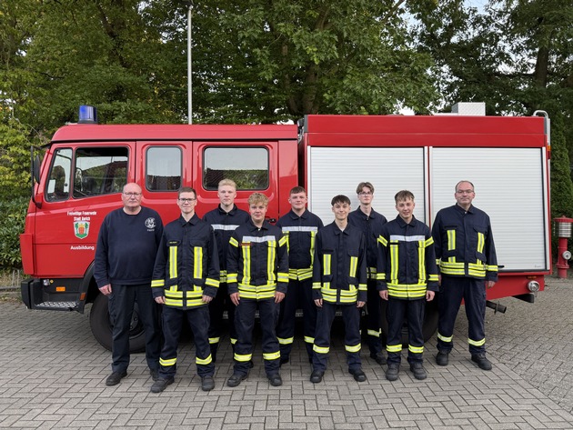 FW-AUR: Erfolgreiche Ausbildung neuer Einsatzkräfte