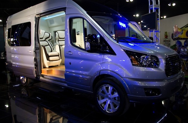 Ford-Werke GmbH: Ford Transit Skyliner Concept - ein Luxus-Reise-Van feiert sein Debüt auf der New York International Auto Show (FOTO)