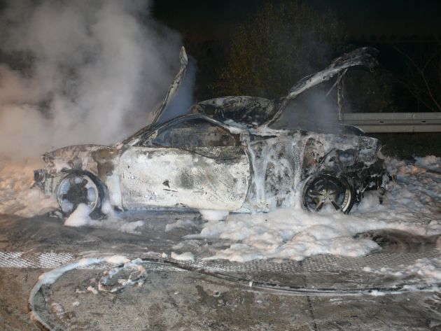POL-HI: Schwerer unfall auf der BAB 7 bei Hildesheim

Sportwagen überschlägt sich mehrfach und brennt anschließend komplett aus, Fahrer im Krankenhaus