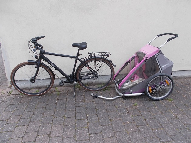 POL-PDLU: Dudenhofen - Diebstahl diverser Gartengegenständen und Fahrrad mit Kinderanhänger, Polizei sucht Geschädigte (01/0806)