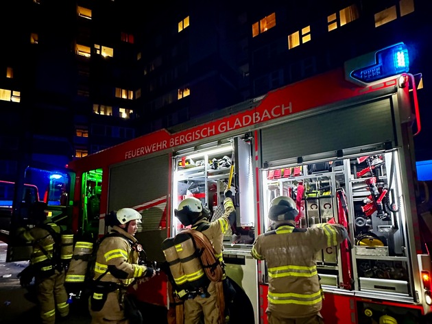 FW-GL: Bilanz zur Silvesternacht der Feuerwehr Bergisch Gladbach