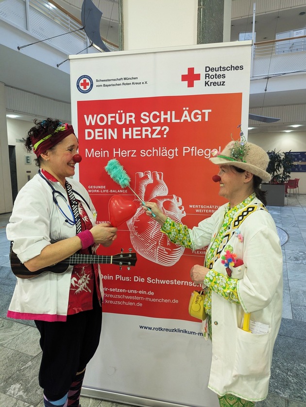 Regelmäßige Besuche der KlinikClowns sorgen jetzt auch im Münchner Rotkreuzklinikum für große Freude bei schwerkranken Menschen
