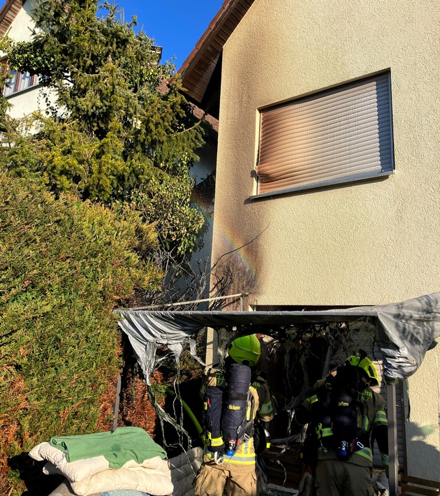 FW Konstanz: Brand an einem Gebäude