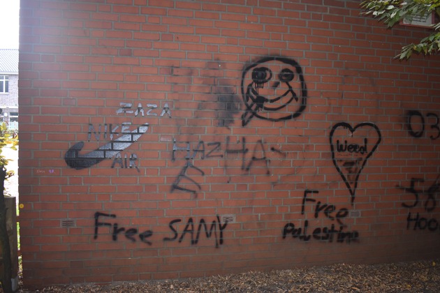 POL-EL: Haren - Schulgebäude mit &quot;Free Palestine&quot; und Teile des Schulgeländes mit einem Hakenkreuz beschmiert