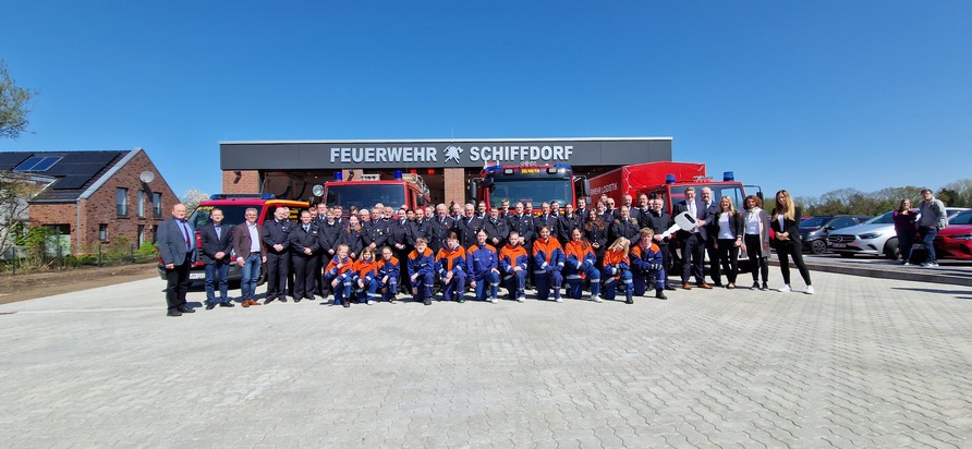 FFW Schiffdorf: Feuerwehr weiht neues Feuerwehrhaus ein - großer Wandel in Schiffdorf