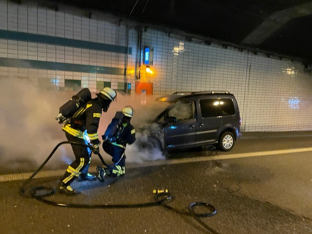 FW-LK Leer: Fahrzeugbrand im Emstunnel