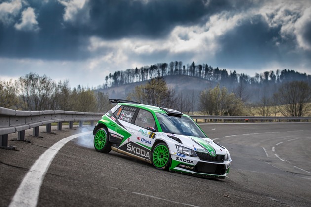 SKODA Motorsport stellt sich Herausforderung der 10.000 Kurven bei der Rallye Korsika (FOTO)