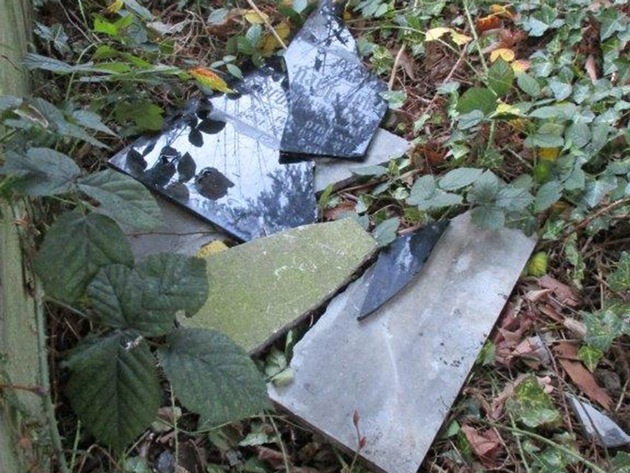 POL-AC: Vandalismus auf dem Friedhof - Unbekannte Täter beschädigen zahlreiche Grabstätten