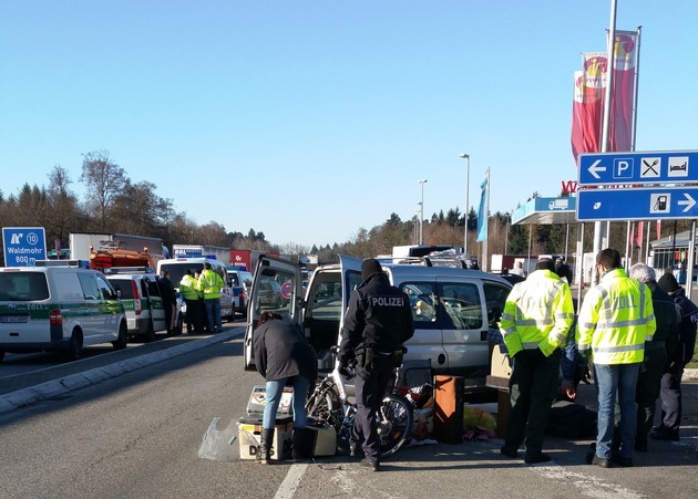 POL-PPWP: Gemeinsam gegen Einbrecher - Kontrolltag auf der Autobahn
Gemeinsame Pressemitteilung der Bundespolizei, des Hauptzollamts Saarbrücken und des Polizeipräsidiums Westpfalz
