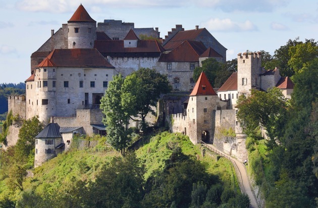 Museum für Franken: Mit dem Wohnmobil durch Bayerns Burgenlandschaft / Naturerlebnisse, Kunstgenuss und herrliche Aussichten