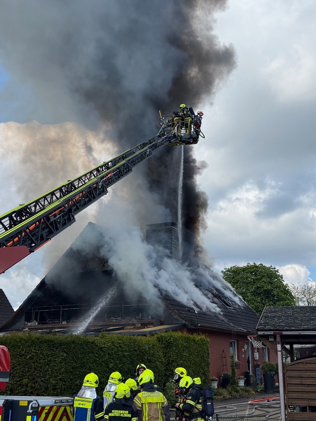 FW-SE: Feuer zerstört Wohnhaus in Henstedt-Ulzburg
